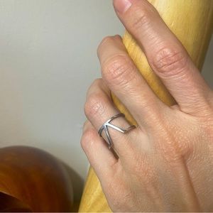 Sterling silver V ring size 5.75 - 6 stackable